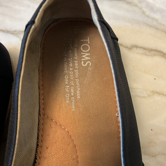 Tom’s Flat Black Shoes - Picture 2 of 14